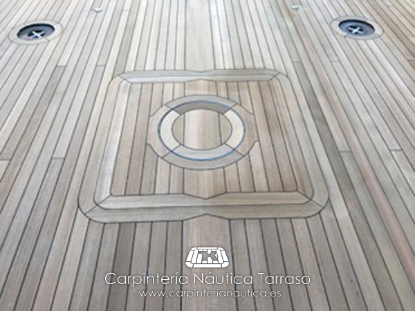 INSTALACIÓN DE CUBIERTA A BORDO – Carpintería Náutica Tarraso